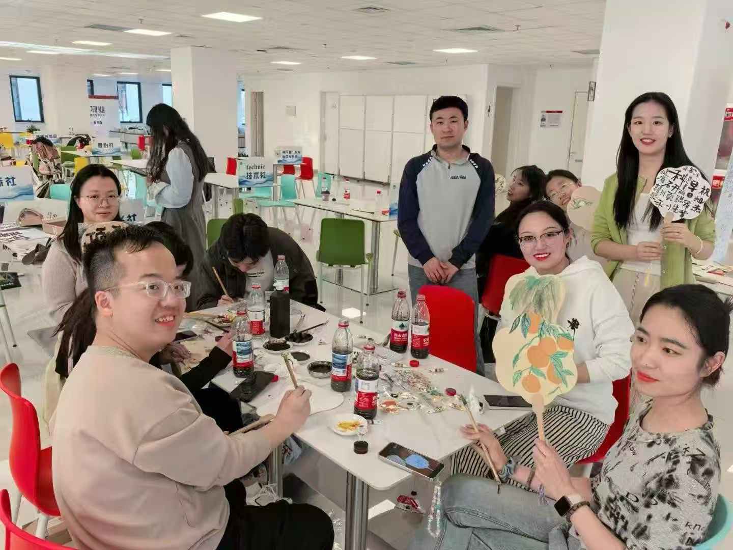 bc0757fe23b34fdd839e1f480e02cb61.jpg 参加社团文化节 (2).jpg